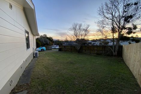 Photo of property in 17 Brougham Place, West Harbour, Auckland, 0618