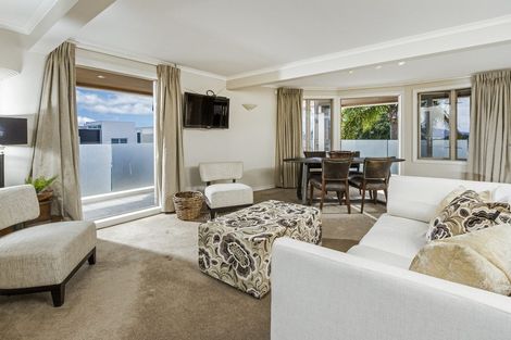 Photo of property in 254a Hurstmere Road, Takapuna, Auckland, 0622