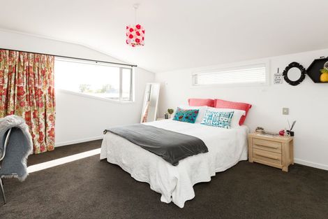 Photo of property in 18 Grand Oaks Drive, Awapuni, Palmerston North, 4412