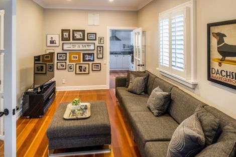 Photo of property in 21 Nikau Street, Eastbourne, Lower Hutt, 5013