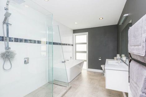 Photo of property in 50 Mount Marua Way, Timberlea, Upper Hutt, 5018