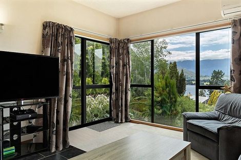 Photo of property in 6 Thorn Crescent, Fernhill, Queenstown, 9300