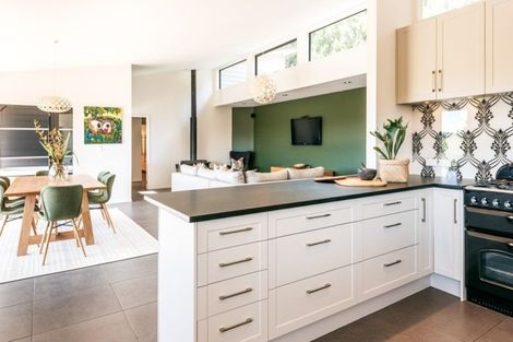 Photo of property in 62 Onetangi Road, Waiheke Island, 1971