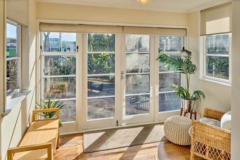 Photo of property in 128 Mana Esplanade, Paremata, Porirua, 5026