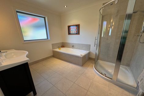 Photo of property in 6 Weka Place, Picton, 7220