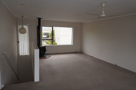 Photo of property in 2/27 Knightsbridge Drive, Forrest Hill, Auckland, 0620