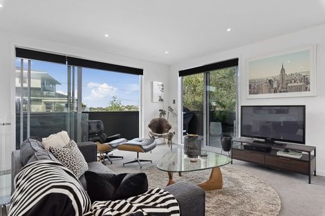 Photo of property in 1/467 Beach Road, Murrays Bay, Auckland, 0630