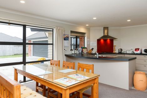 Photo of property in 5 Nevada Way, Kelvin Grove, Palmerston North, 4414