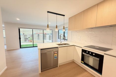 Photo of property in 14d Clairville Crescent, Wai O Taiki Bay, Auckland, 1072