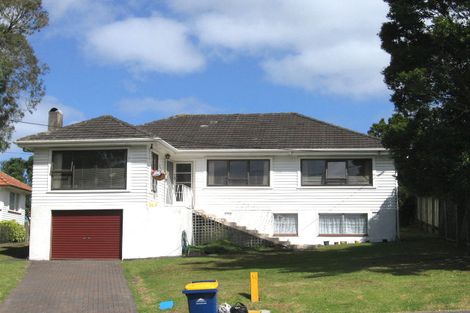 Photo of property in 35 Pupuke Road, Birkenhead, Auckland, 0627
