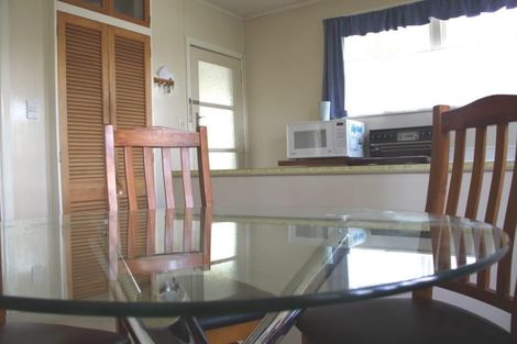 Photo of property in 16 Madison Place, Forrest Hill, Auckland, 0620