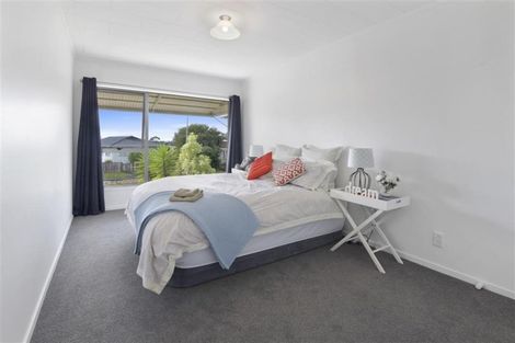 Photo of property in 1/33 Butterworth Drive, Glendene, Auckland, 0602