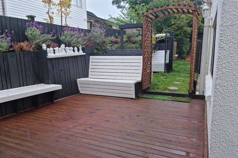 Photo of property in 2/36 Seaview Road, Castor Bay, Auckland, 0620