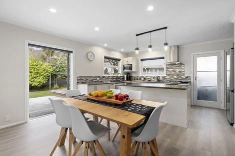 Photo of property in 5 Deller Grove, Silverstream, Upper Hutt, 5019