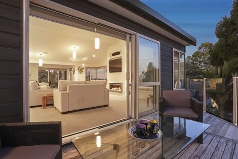 Photo of property in 9 Tinopai Road, Titirangi, Auckland, 0604