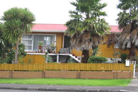 Photo of property in 3 Matipo Road, Te Atatu Peninsula, Auckland, 0610