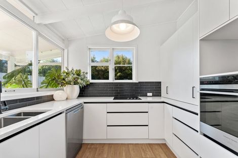 Photo of property in 18 Penton Road, Stanmore Bay, Whangaparaoa, 0932