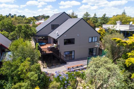 Photo of property in 7 Hillgrove Place, Fitzherbert, Palmerston North, 4410