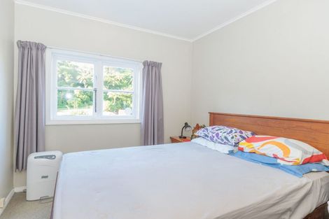 Photo of property in 92 Newlands Road, Newlands, Wellington, 6037