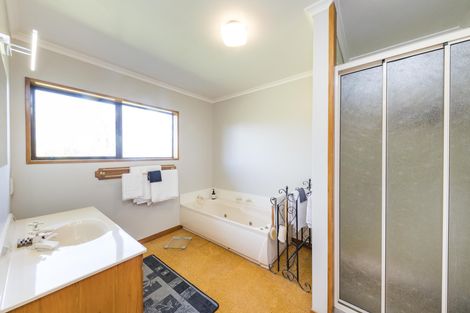 Photo of property in 61 Turitea Road, Fitzherbert, Palmerston North, 4472