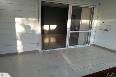Photo of property in 2/61 Greenslade Crescent, Northcote, Auckland, 0627