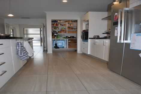 Photo of property in 35 Rochfort Crescent, Pyes Pa, Tauranga, 3112