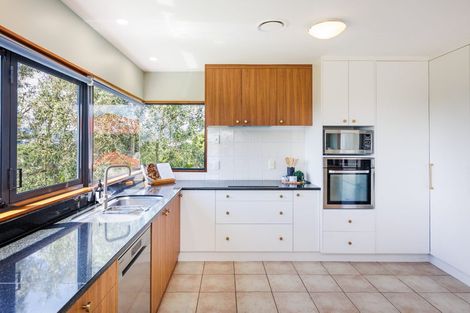 Photo of property in 33 Ruapehu Drive, Fitzherbert, Palmerston North, 4410