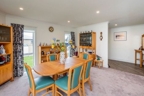 Photo of property in 2 Bridford Way, Paraparaumu, 5032