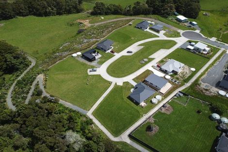 Photo of property in 17 Manaaki Circle, Paparoa, 0571