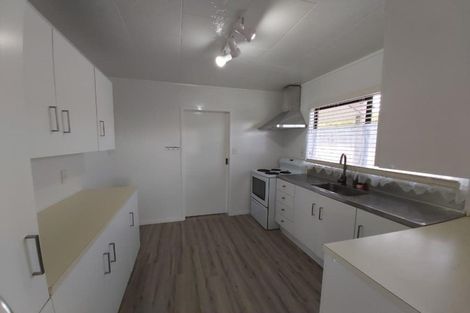 Photo of property in 2/5 Pureora Place, Clendon Park, Auckland, 2103