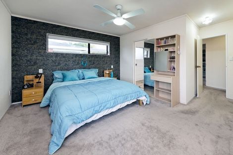 Photo of property in 1/7 Spring Grove, Henderson, Auckland, 0612