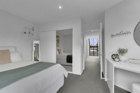 Photo of property in 9 Brockhall Lane, Avonhead, Christchurch, 8042