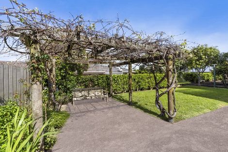 Photo of property in 20a East Coast Road, Milford, Auckland, 0620