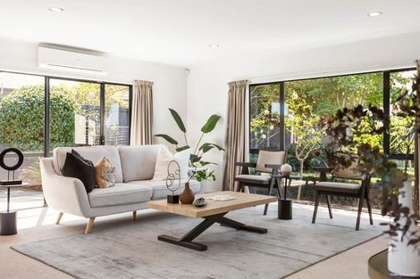 Photo of property in 10 Bridgehead Cove, West Harbour, Auckland, 0618