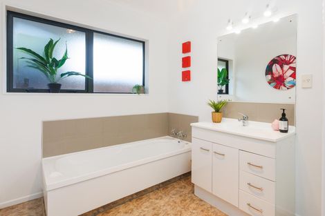 Photo of property in 197 Ruapehu Drive, Fitzherbert, Palmerston North, 4410