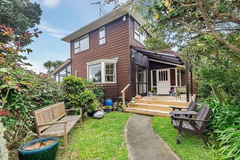 Photo of property in 35 Fyvie Avenue, Tawa, Wellington, 5028