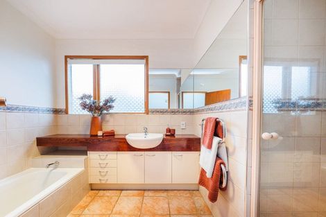 Photo of property in 38 Winston Avenue, Hokowhitu, Palmerston North, 4410