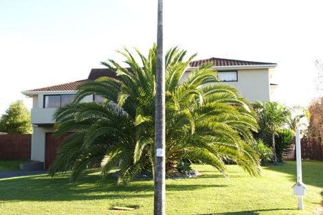 Photo of property in 12 Stevenson Way, Cockle Bay, Auckland, 2014