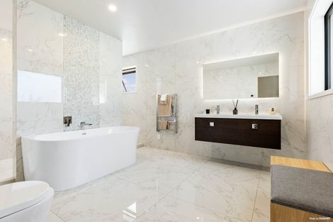 Photo of property in 492 Beach Road, Murrays Bay, Auckland, 0630