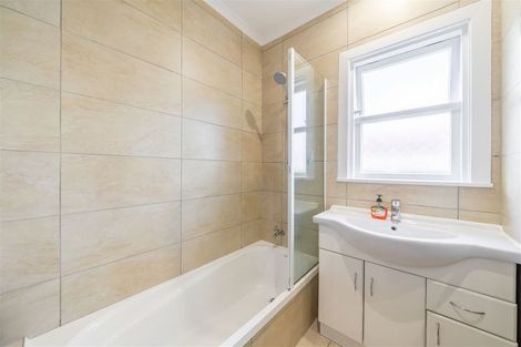 Photo of property in 1 Moeraki Road, Maoribank, Upper Hutt, 5018