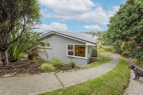 Photo of property in 1 Innes Way, Newlands, Wellington, 6037