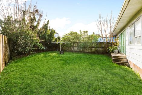 Photo of property in 2/27 Mon Desir Place, Manurewa, Auckland, 2102