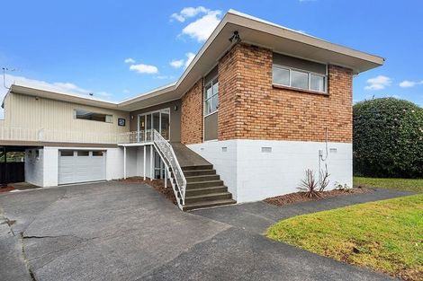 Photo of property in 15 Eyre Street, Henderson, Auckland, 0612