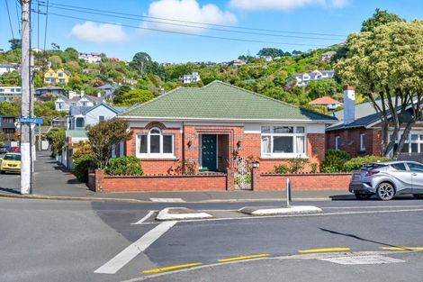 Photo of property in 31 Beach Street, Saint Clair, Dunedin, 9012