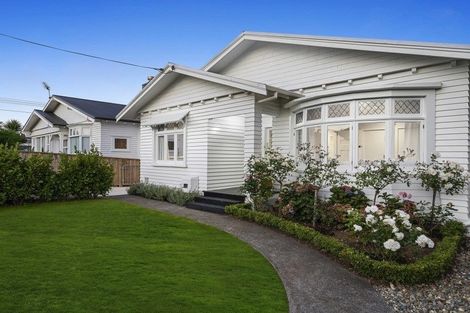Photo of property in 3 Kitchener Terrace, Moturoa, New Plymouth, 4310