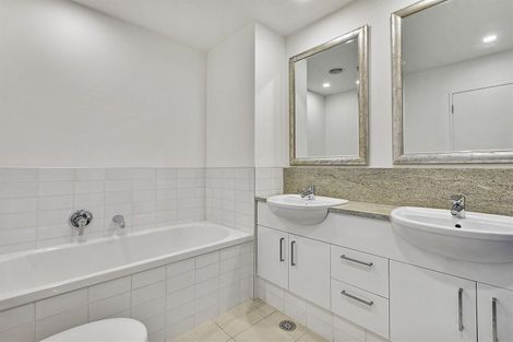 Photo of property in 2/2a Frieston Road, Milford, Auckland, 0620