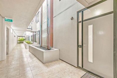 Photo of property in 2/2a Frieston Road, Milford, Auckland, 0620