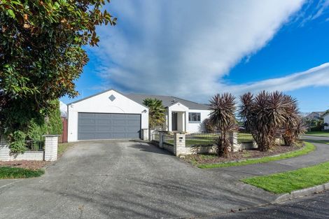 Photo of property in 35 Dalfield Place, Highbury, Palmerston North, 4412