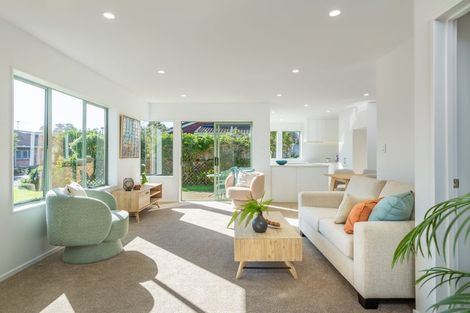 Photo of property in 19 The Grove, Red Beach, 0932