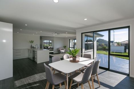 Photo of property in 4 Gleneagles Way, Waiwhakaiho, New Plymouth, 4312